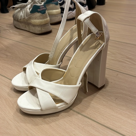 Comfortable white heels - Picture 3 of 3